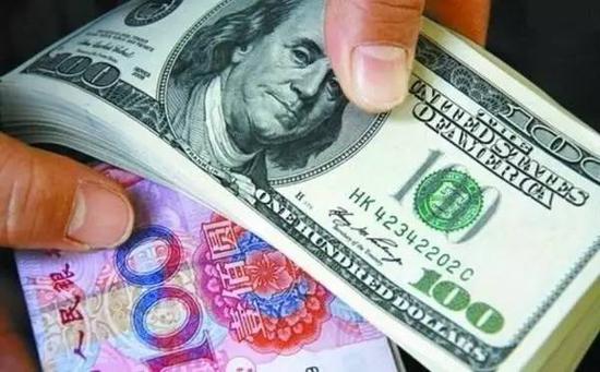 人民幣兌美元匯率跌幅擴大 在岸跌近400點