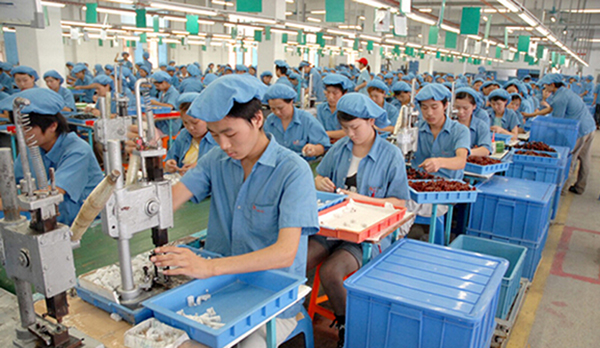 一天12個小時夜班？中職學校違規組織學生實習被