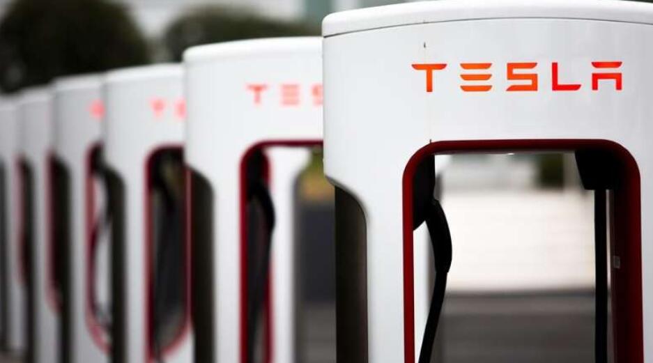 特斯拉股價飆升5%以上 累計上漲近300%! 特斯拉股價飆升5%以上 累計上漲近300%!