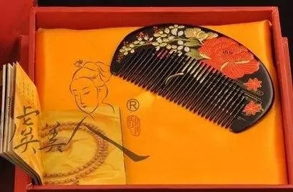 一年賣330萬把梳子賺上億,殘疾富豪譚傳華20年堅守一把梳子