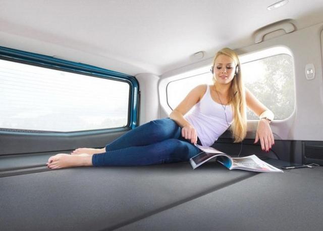 歐寶Vivaro Life特別版 7座MPV上且有床 歐寶Vivaro Life特別版 7座MPV上且有床