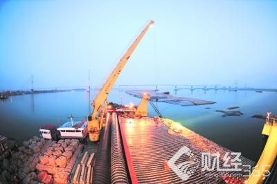 長江干線構建“水上高速公路” 黃金水道發揮黃金效益