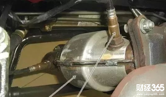 排氣系統(tǒng)的氧傳感器有何作用? 排氣系統(tǒng)的氧傳感器有何作用?